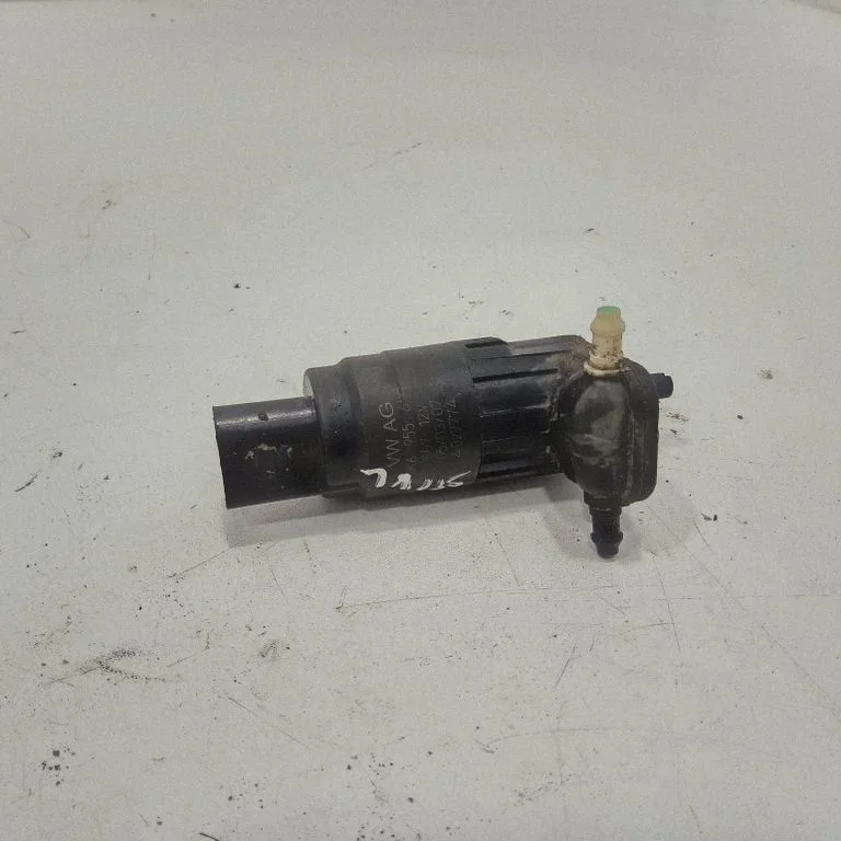Windscreen/windshield washer pump 1K6955651