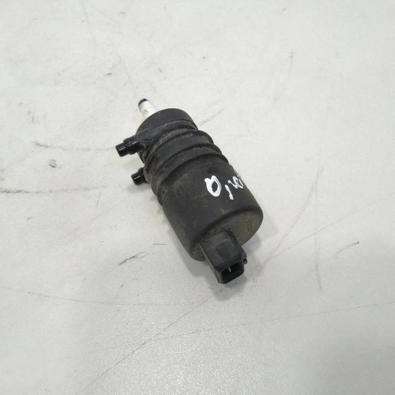 Windscreen/windshield washer pump – front