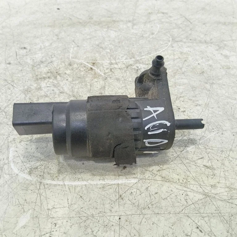 Klaasipesuvedeliku pump (klaaside) 8K9955647
