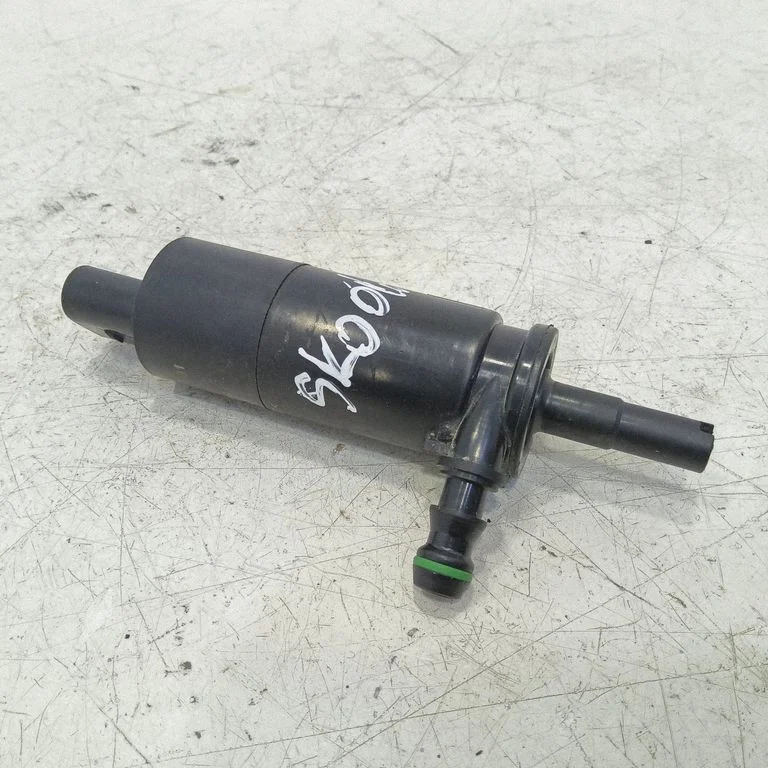Windscreen/windshield washer pump 3B7955681