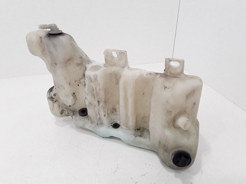 Windshield washer fluid reservoir/tank 8364941