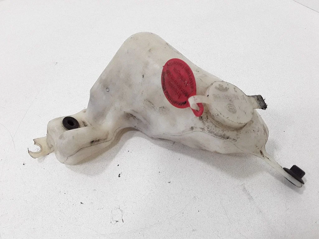 Windshield washer fluid reservoir/tank 8361443