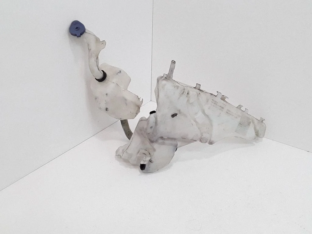 Windshield washer fluid reservoir/tank 3M5117618