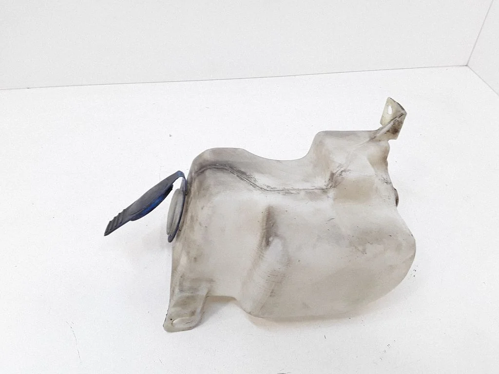 Windshield washer fluid reservoir/tank