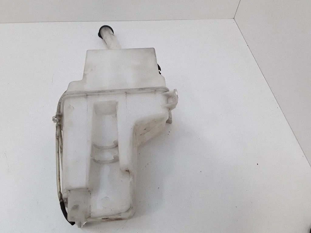 Windshield washer fluid reservoir/tank