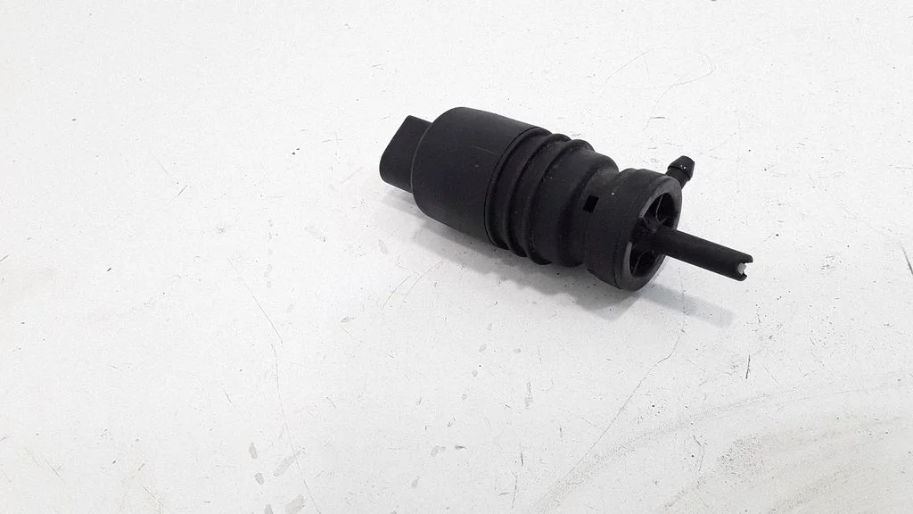 Klaasipesuvedeliku pump (klaaside) – Mercedes-Benz C-klass W203 (2000-2007)
