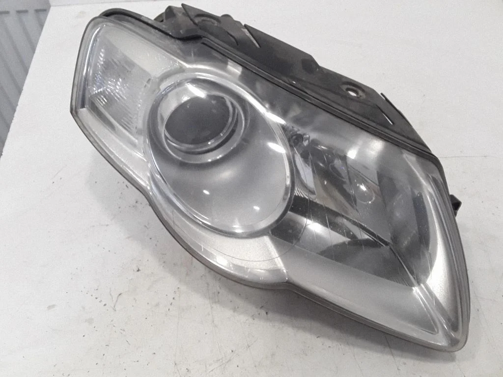 Headlight/headlamp – front right