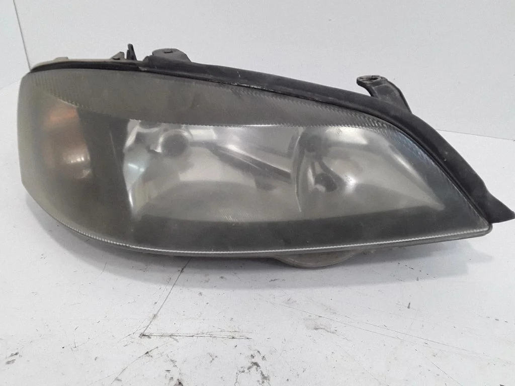 Headlight/headlamp – left