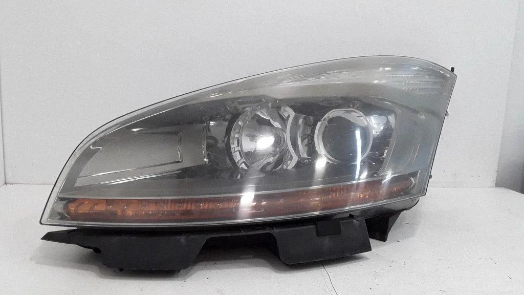Headlight/headlamp – left