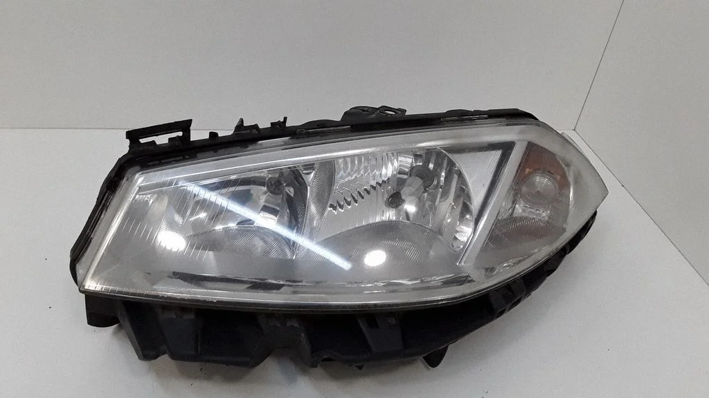 Headlight/headlamp – left