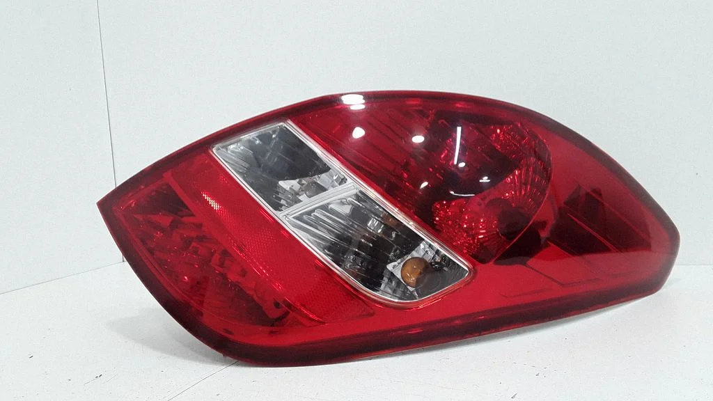 Rear/tail lights – right