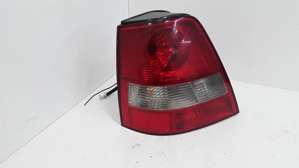 Rear/tail lights – left