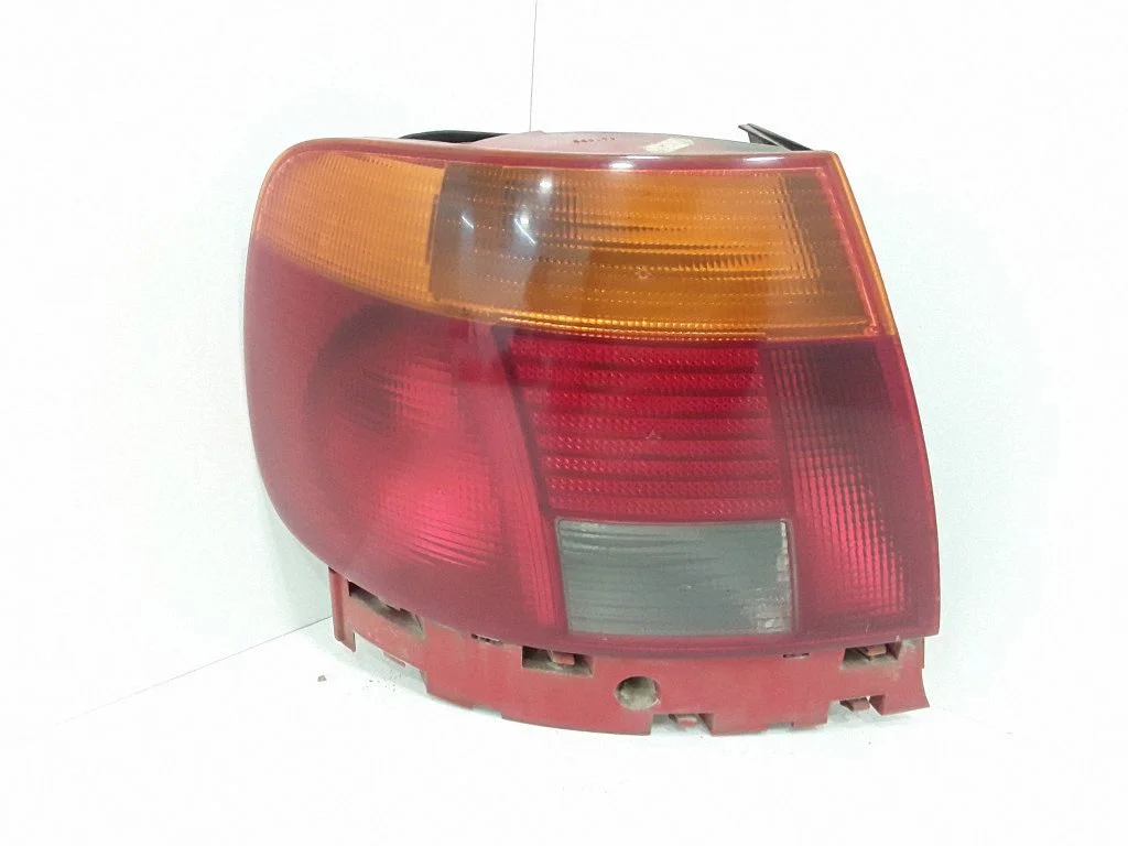 Rear/tail lights – left