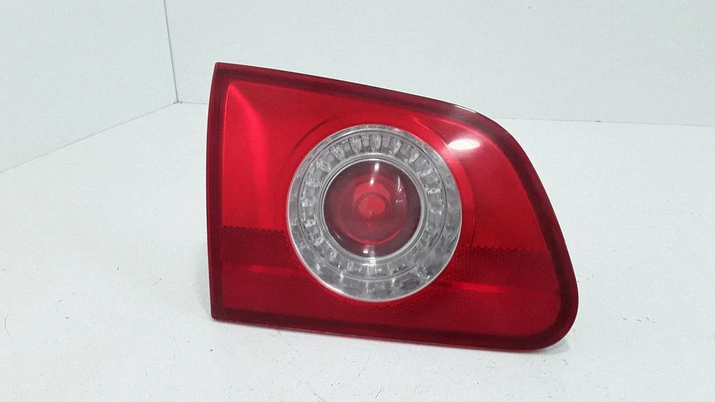 Tailgate rear/tail lights – rear left
