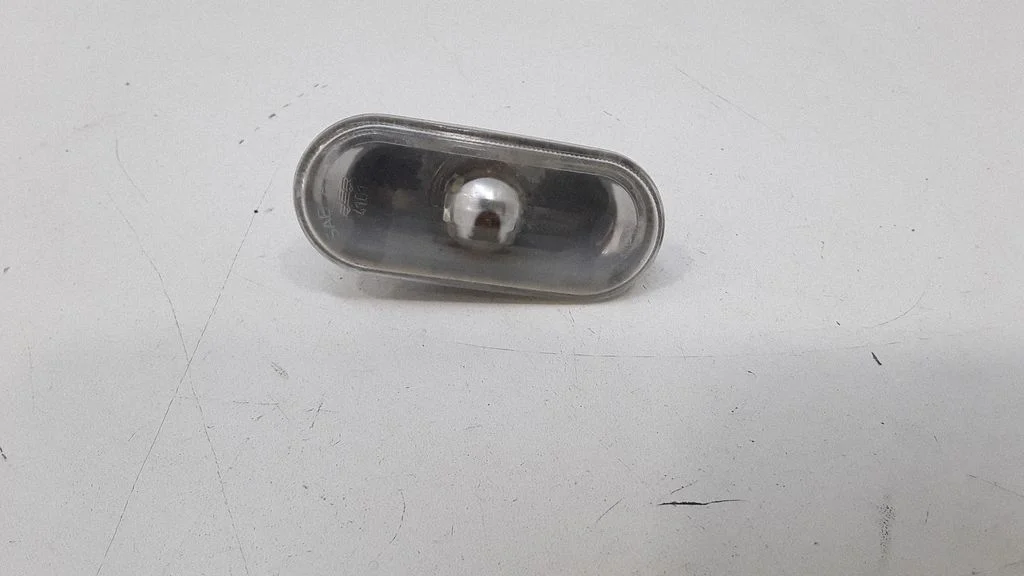 Front fender indicator light