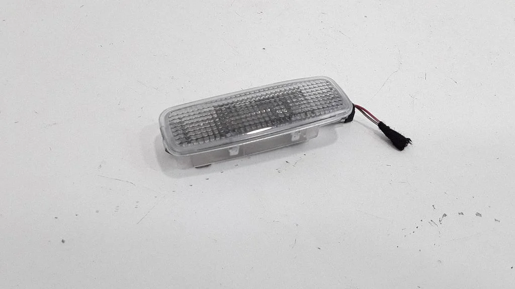 Front seat light 4D0947105A