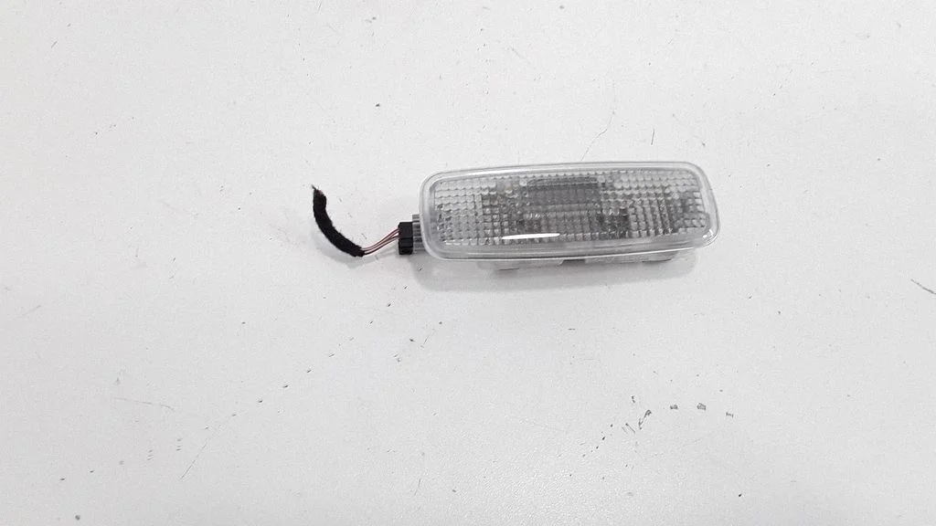 Front seat light 4D0947105A