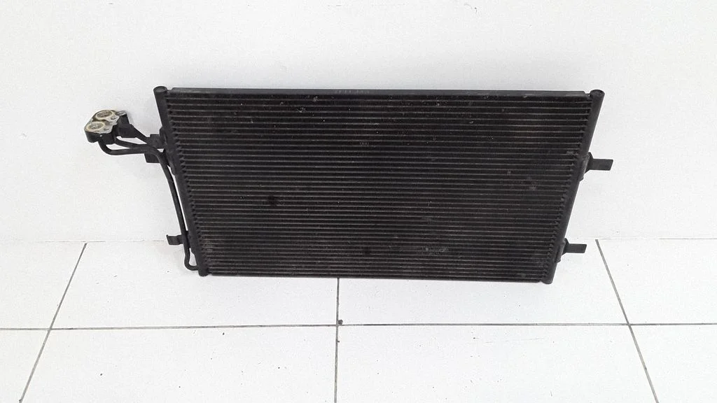 A/C cooling radiator (condenser) – Volvo V50 (2004-2007)