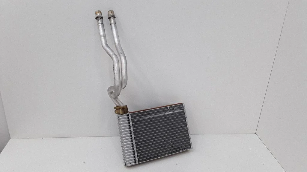 A/C cooling radiator (condenser)