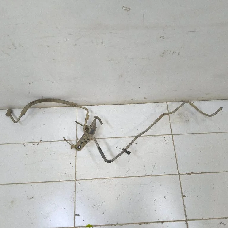 Air conditioning (A/C) pipe/hose – front