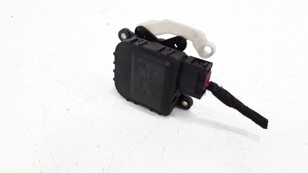 Gaisa aizvara motoriņš/aktuators 8D1820511B
