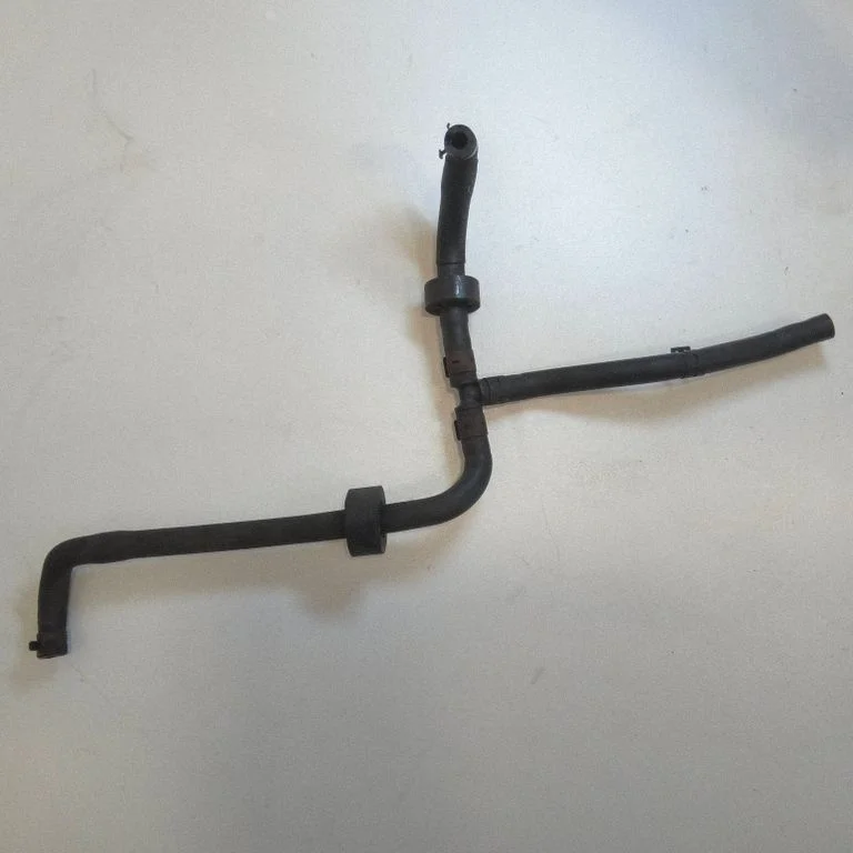 Engine coolant pipe/hose