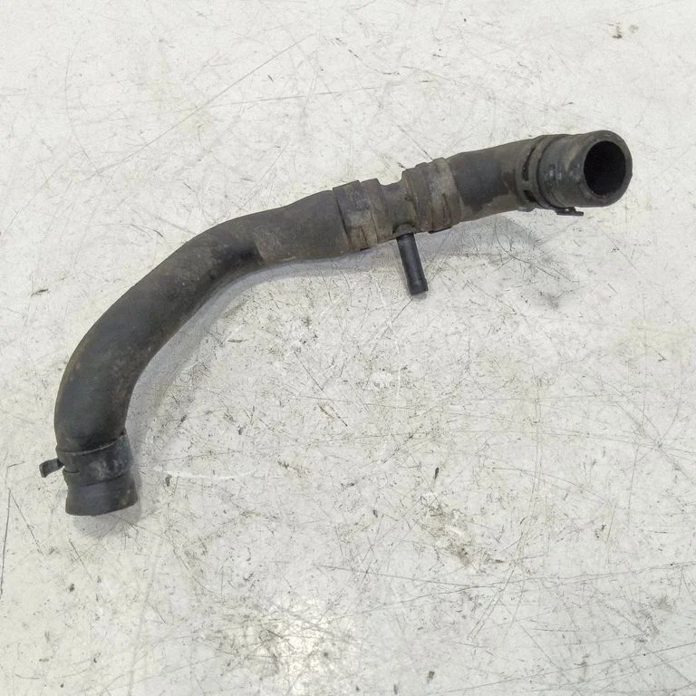 Engine coolant pipe/hose – front