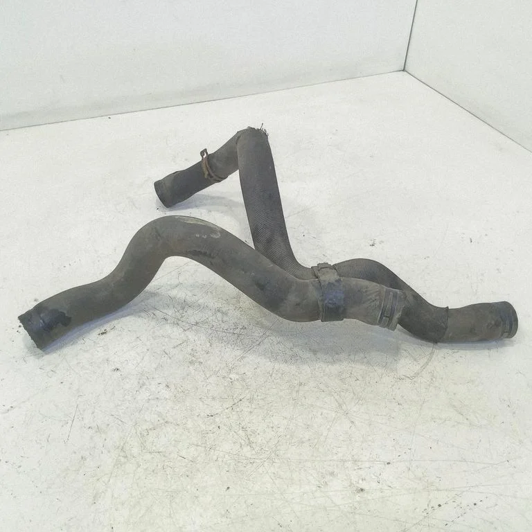 Engine coolant pipe/hose – front