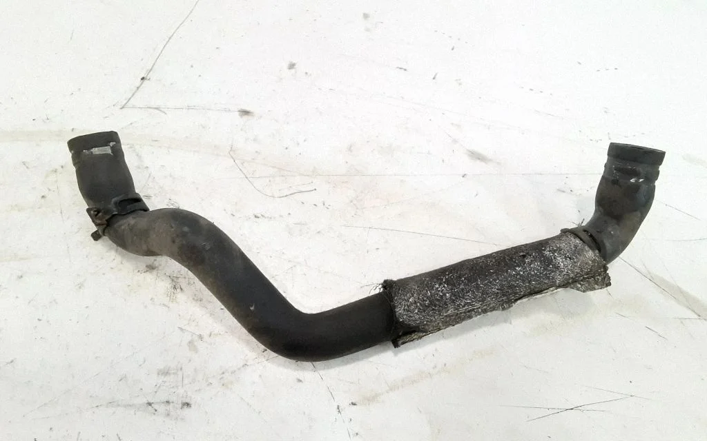 Engine coolant pipe/hose