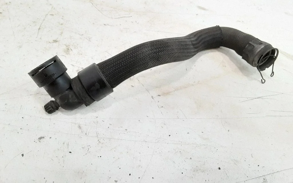 Engine coolant pipe/hose