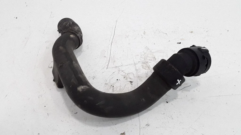 Engine coolant pipe/hose