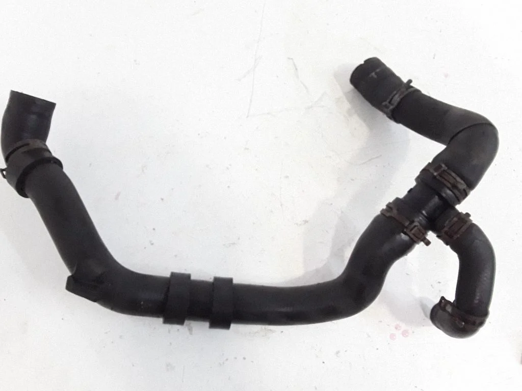 Engine coolant pipe/hose