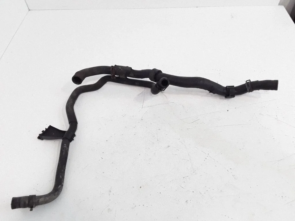 Engine coolant pipe/hose