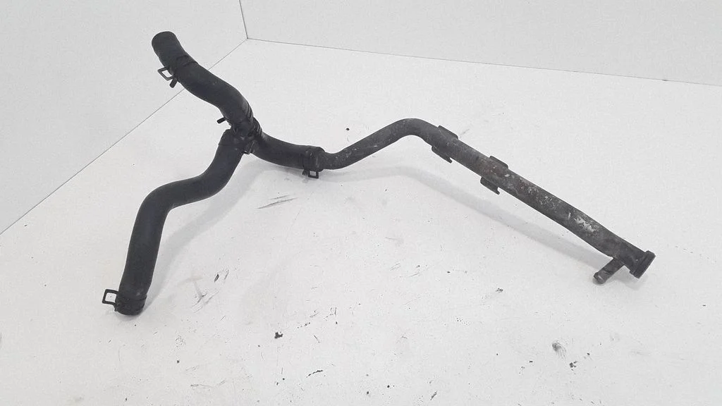 Engine coolant pipe/hose