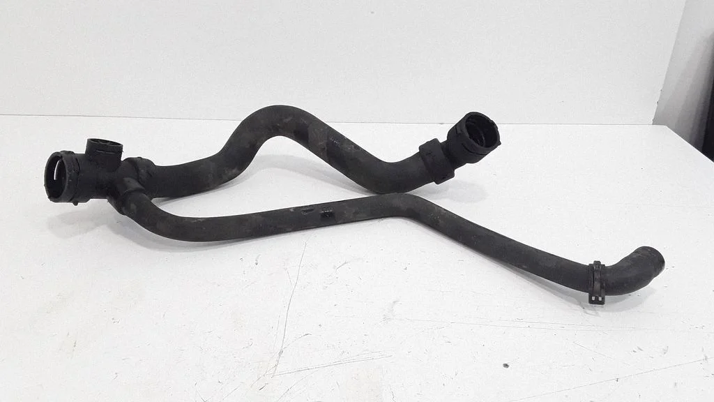Engine coolant pipe/hose