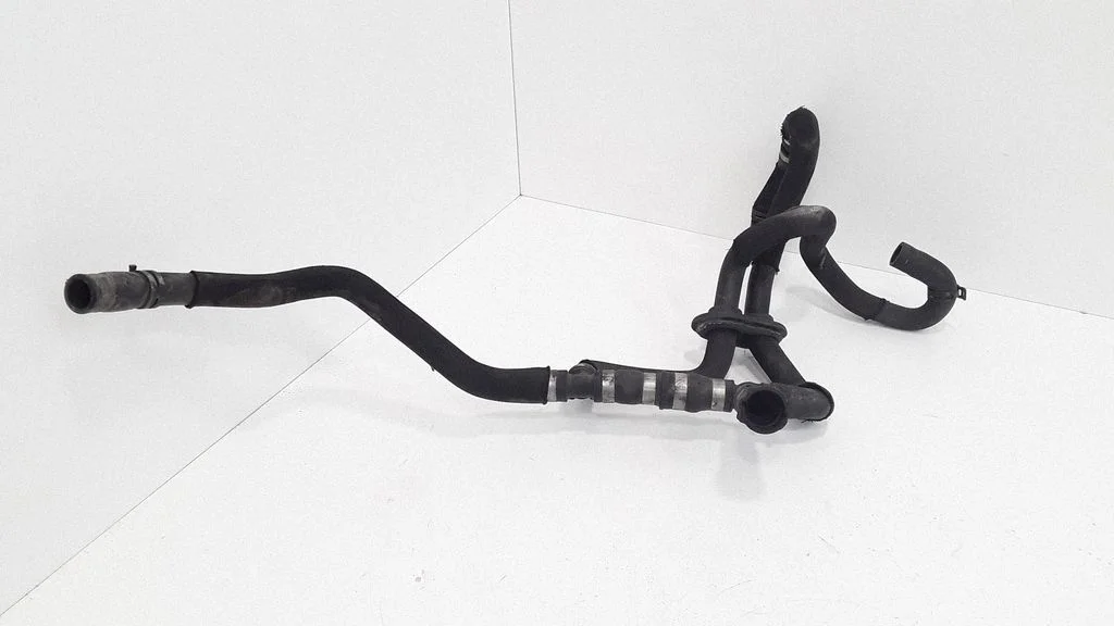 Engine coolant pipe/hose