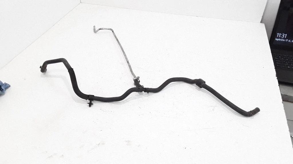 Engine coolant pipe/hose