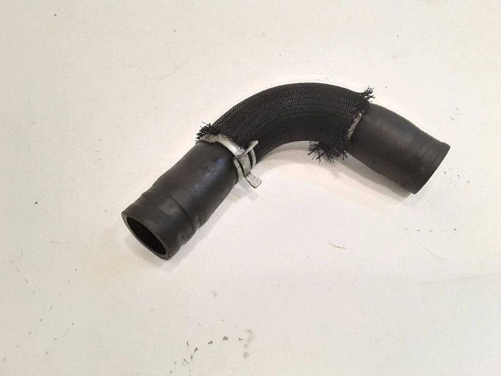 Engine coolant pipe/hose