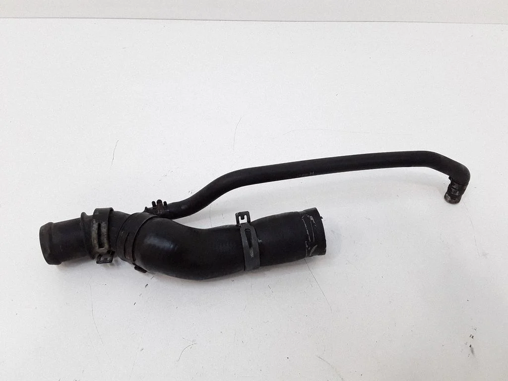 Engine coolant pipe/hose