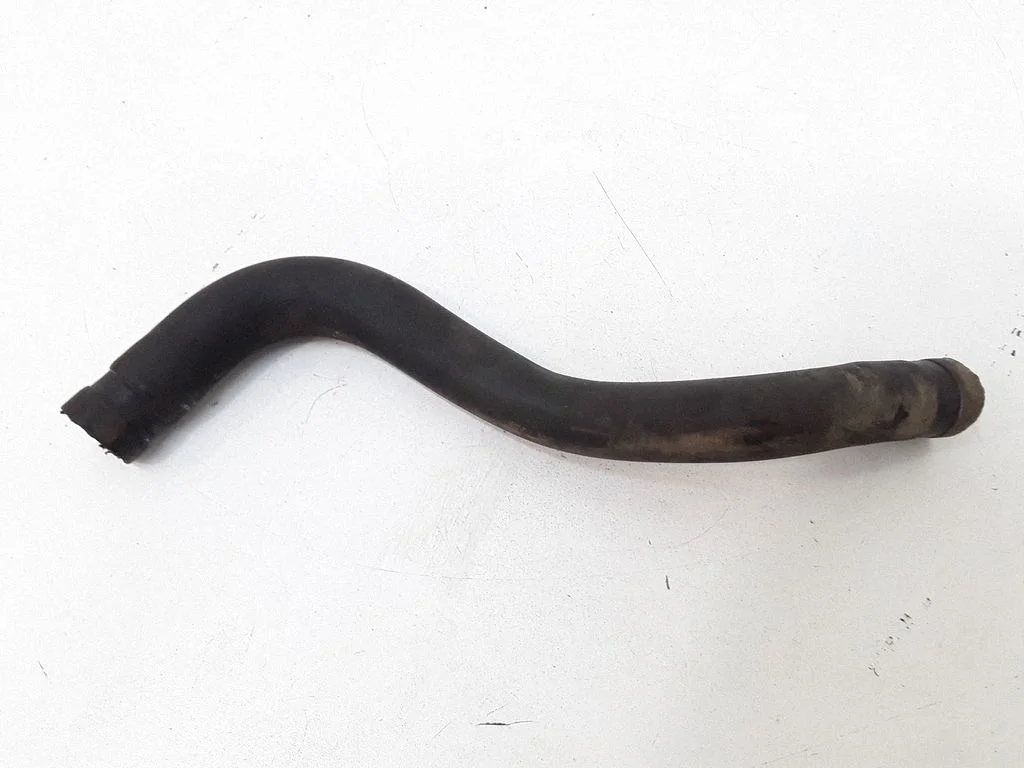 Engine coolant pipe/hose