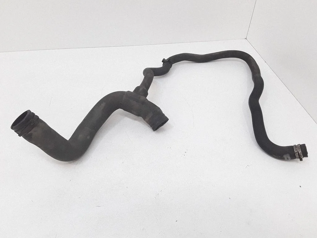 Engine coolant pipe/hose
