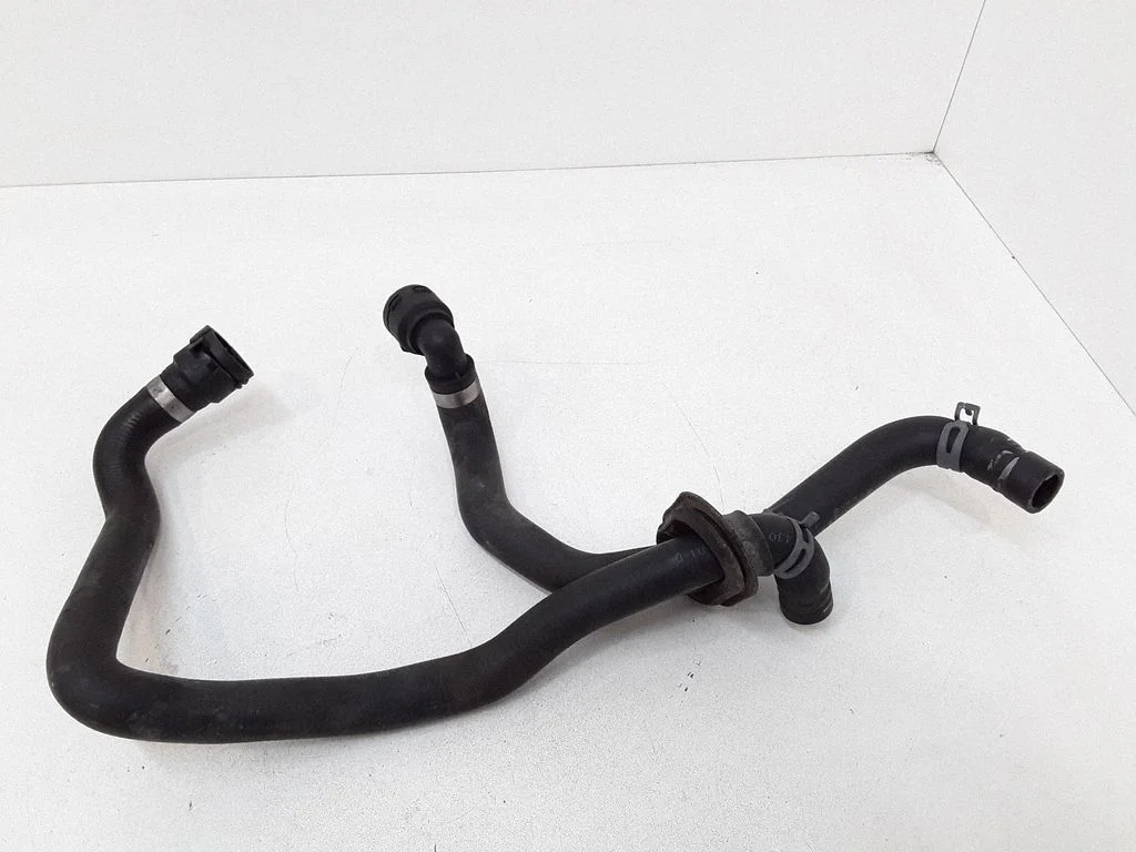 Engine coolant pipe/hose – Volkswagen Passat B5.5 (2001-2005)