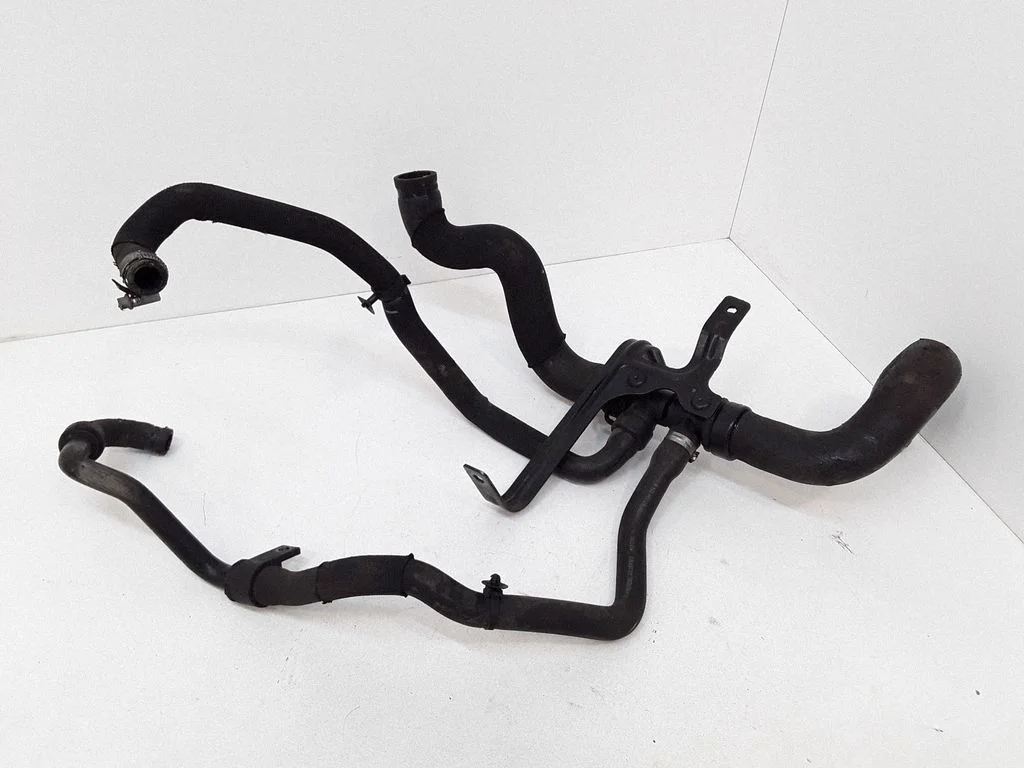Engine coolant pipe/hose