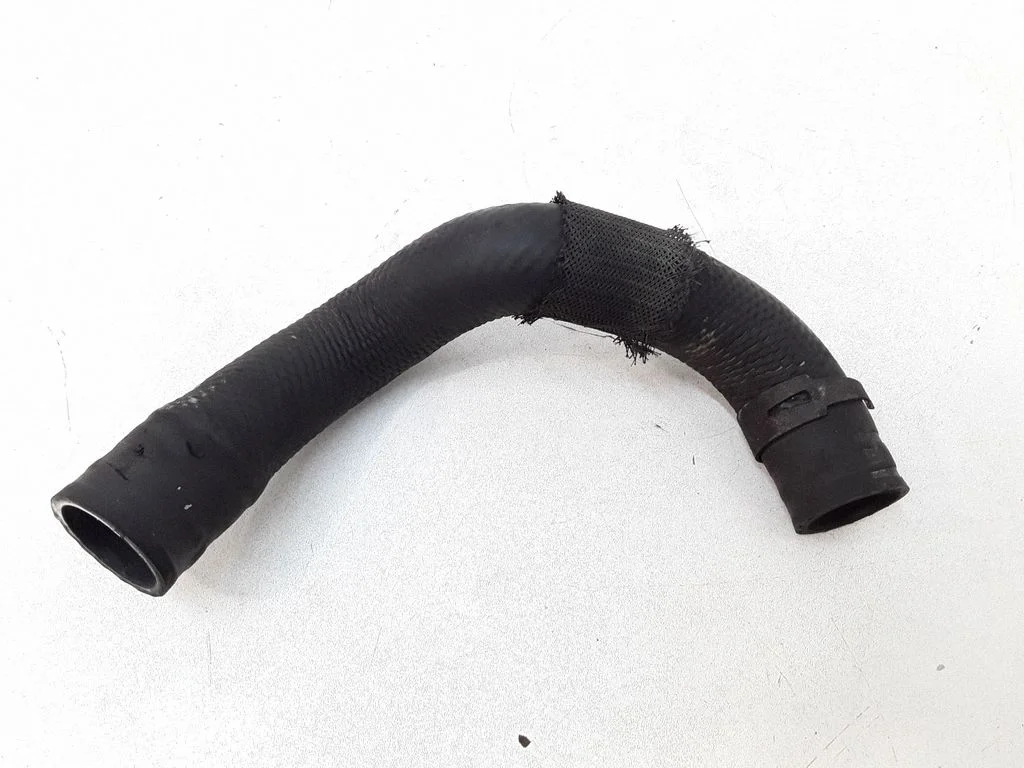 Engine coolant pipe/hose