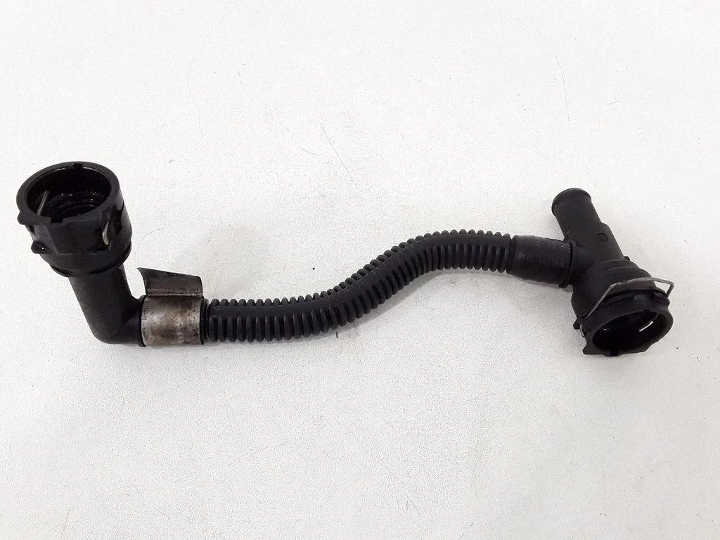 Engine coolant pipe/hose