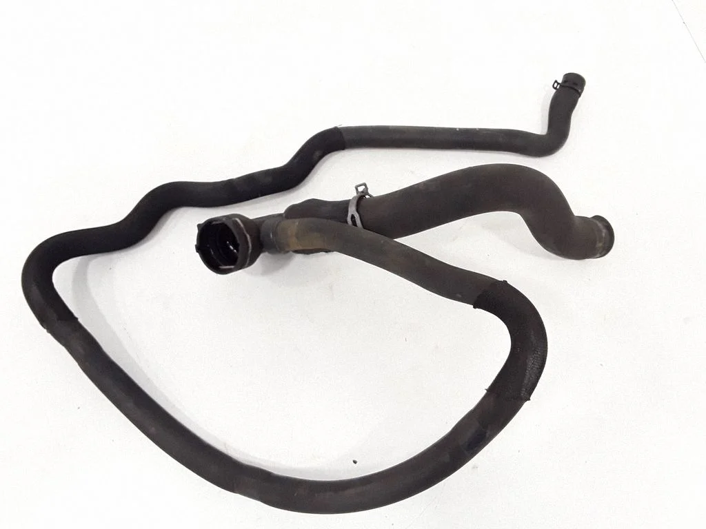 Engine coolant pipe/hose