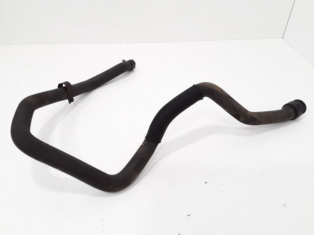 Engine coolant pipe/hose M968130