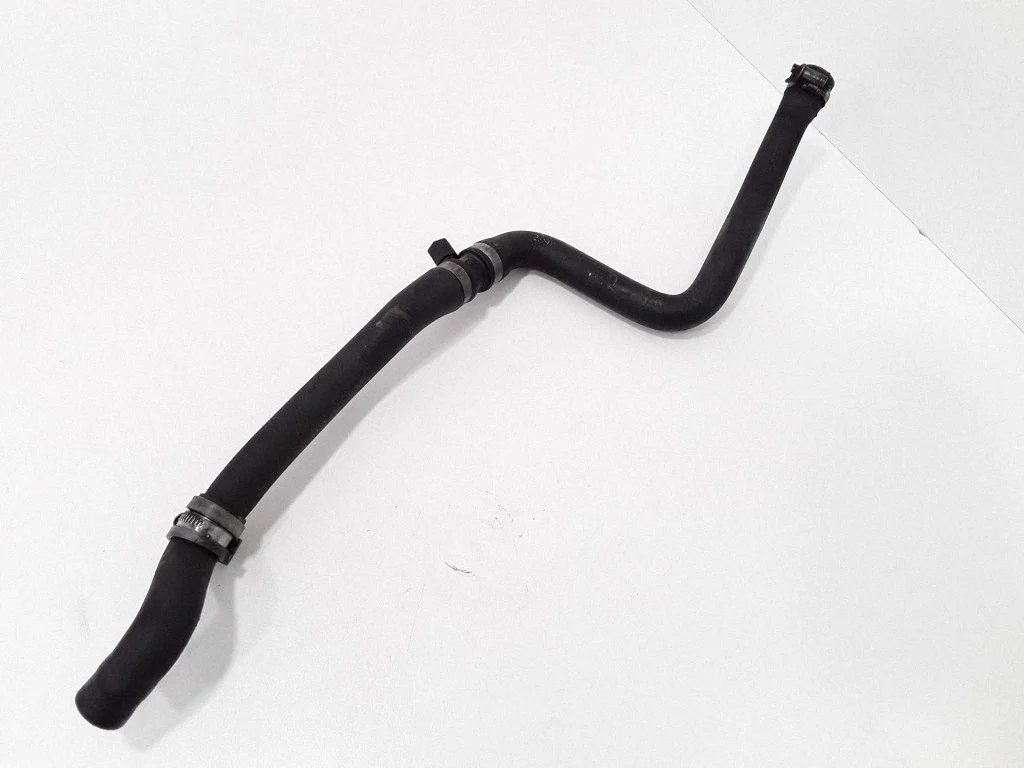 Engine coolant pipe/hose
