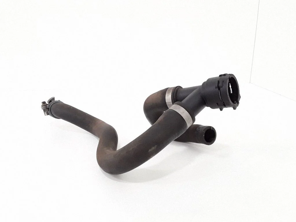 Engine coolant pipe/hose