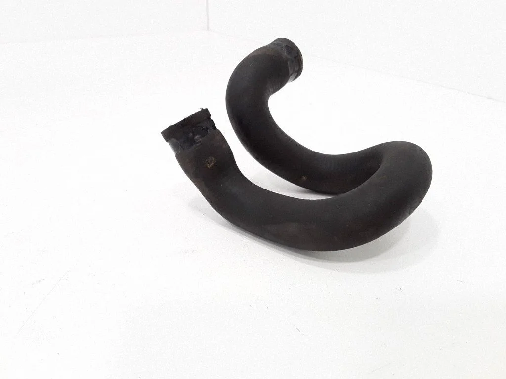 Engine coolant pipe/hose